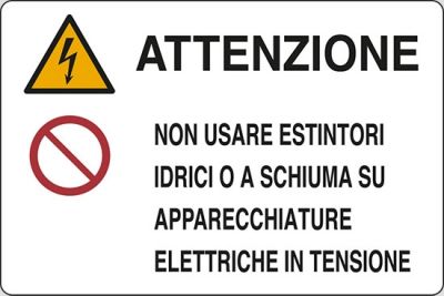 Attenzione non usare estintori idrici o a schiuma su apparecchiature elettriche in tensione